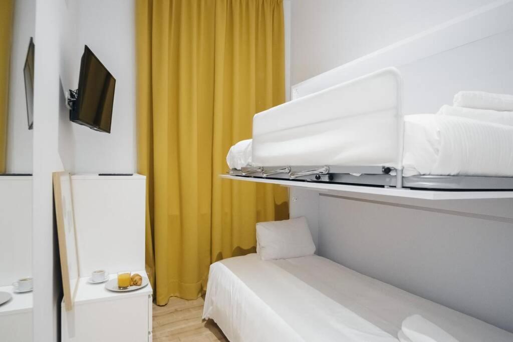 Apartamentos Plaza De Pedro Zerolo III Madrid Exterior photo
